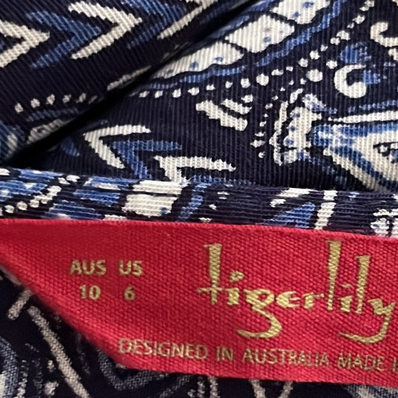 TIGERLILY Adalie Blue V Neck Long Sleeve Tie Front Crop Top NWT - Picture 10 of 12